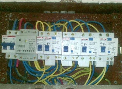 回家把電箱這樣安裝，老電工看了就夸好，幾十年也不怕短路